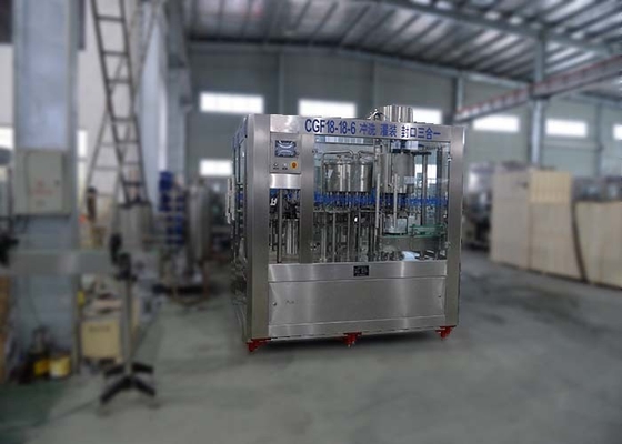 Κίνα Αυτόματη μηχανή κάλυψης 3IN1 πλήρωσης πλύσης γραμμών εμφιαλώνοντας μηχανών νερού δομών χάλυβα προμηθευτής
