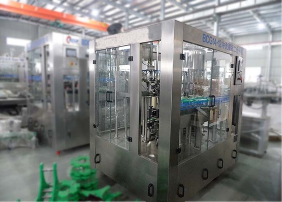 Κίνα Ενωμένη με διοξείδιο του άνθρακα ποτών μηχανή κάλυψης και μαρκαρίσματος μπουκαλιών γεμίζοντας, αυτόματο νερό που γεμίζει και μηχανή κάλυψης προμηθευτής