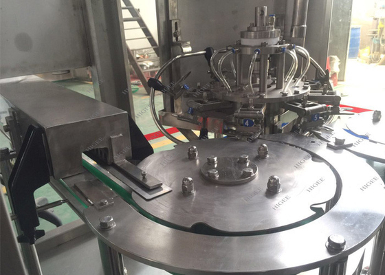 Κίνα Μηχανή πλήρωσης μπύρας μπουκαλιών γυαλιού 15 δύναμη 12000BPH μηχανών κεφαλιών 12KW κάλυψης προμηθευτής