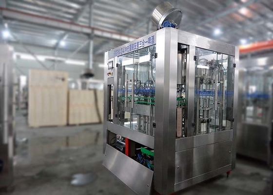 Κίνα Ενωμένη με διοξείδιο του άνθρακα μπύρας συμπαγής δομή ικανότητας εξοπλισμού 4000BPH γεμίζοντας μηχανών λεκιάζοντας, προμηθευτής