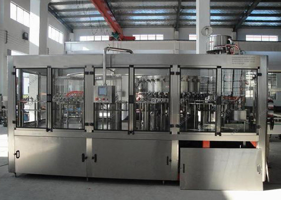 Κίνα 3000BPH μηχανή πλήρωσης ποτών, ενωμένος με διοξείδιο του άνθρακα εμφιαλώνοντας εξοπλισμός ποτών με το CE προμηθευτής